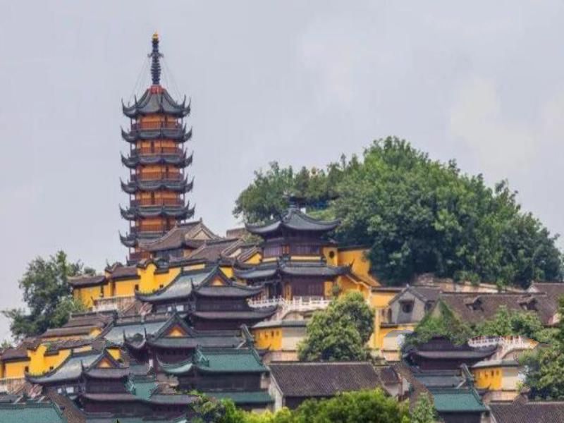 中国十大名寺排名，少林寺只排第三，第一竟然是它