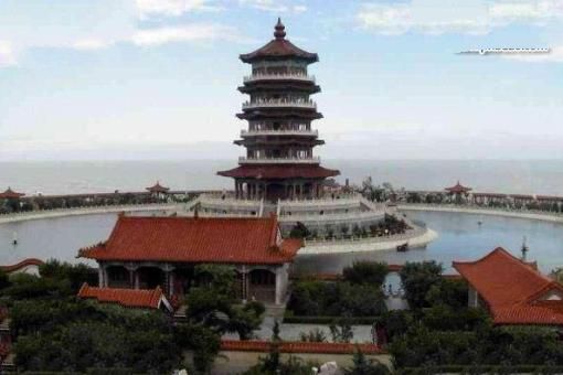 中国四大名楼：蓬莱阁 、滕王阁、黄鹤楼、岳阳楼