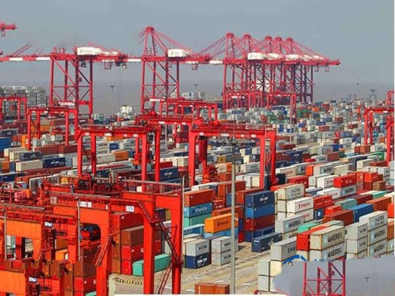 中国最大的港口：上海港口（也是世界最大的港口）