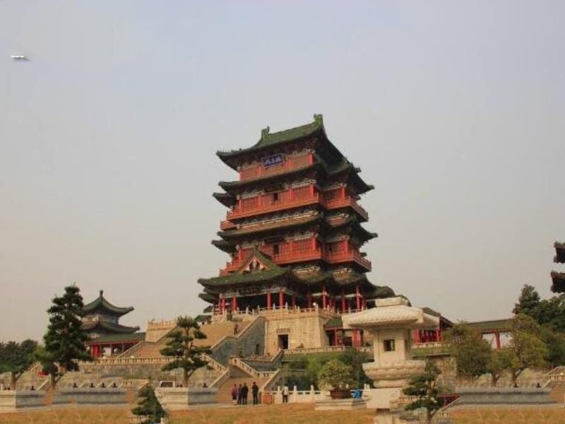 中国四大名楼：蓬莱阁 、滕王阁、黄鹤楼、岳阳楼
