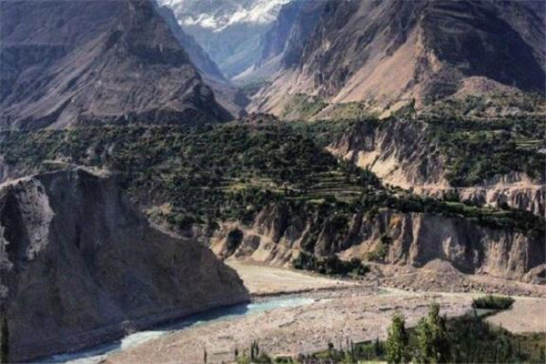 世界十大最危险道路 云驾路频发意外事件，第八位于活火山旁