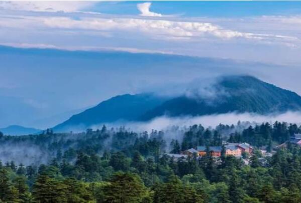 全球十大降水量最多的地区，代本贾上榜，第二有着世界雨极的称号
