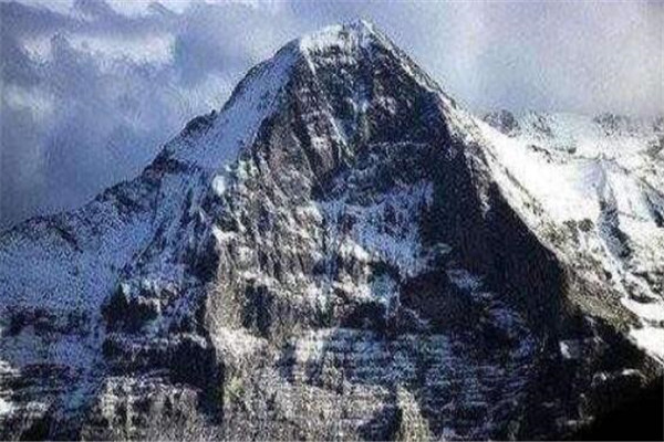 世界十大最高的山峰 榜首珠穆朗玛峰高8844.43米,你知道哪几座