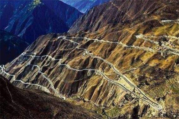 世界十大最危险道路 云驾路频发意外事件，第八位于活火山旁