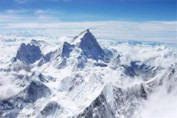 世界十大最高的山峰 榜首珠穆朗玛峰高8844.43米,你知道哪几座