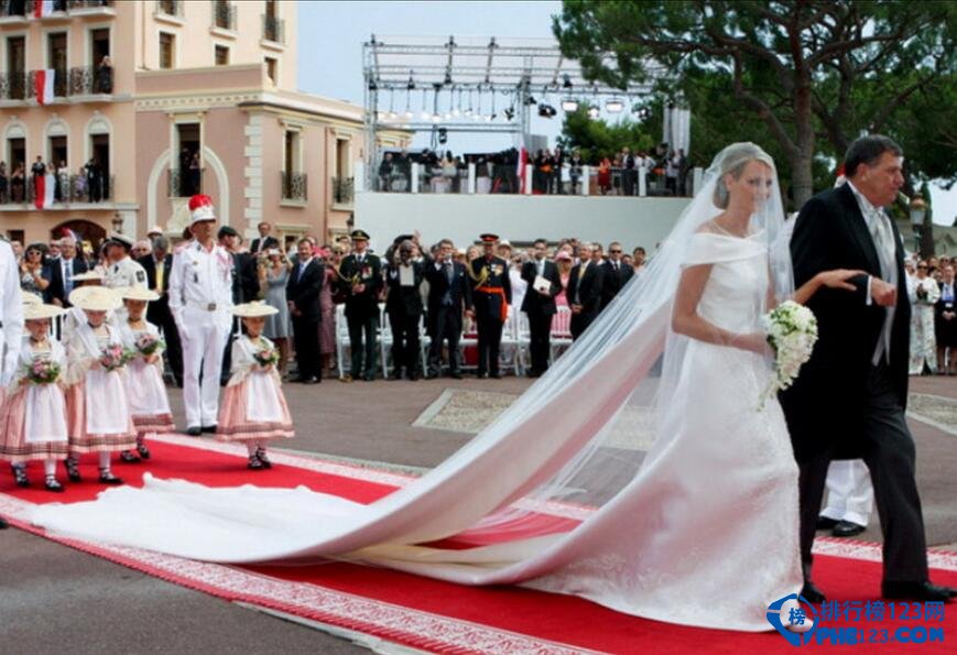 世界上十大最唯美婚纱 夏琳王妃4万颗水晶镶嵌