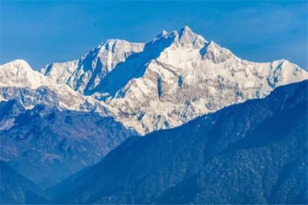 世界十大最高的山峰 榜首珠穆朗玛峰高8844.43米,你知道哪几座
