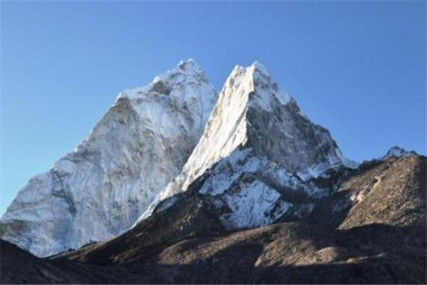 世界十大最高的山峰 榜首珠穆朗玛峰高8844.43米,你知道哪几座
