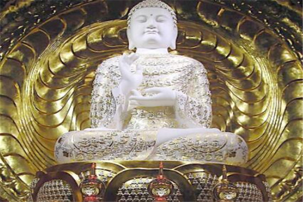 世界十大佛像 我国中原大佛最高，卧佛寺卧佛无人不知
