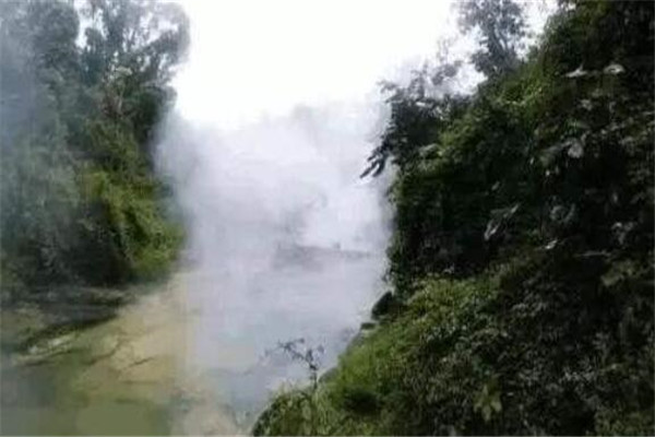 世界十大可怕的河 沸水河和开水没区别，第三有放射性物质