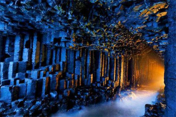 探秘世界最神秘的十大洞穴 天星村深洞深不见底（1026米）