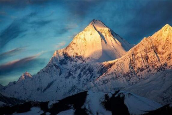 世界十大高的山 乔戈里峰地势极为陡峭，第三又被称为杀手山