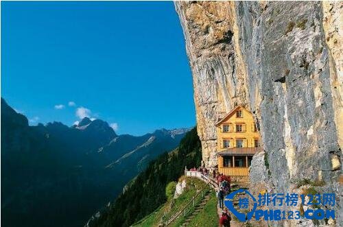全球最危险的餐厅 在冰洞中用餐你敢尝试吗?