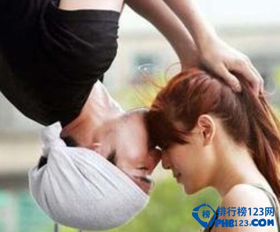 世界十大最奇葩的婚礼习俗 入洞房竟要老人在床下指导
