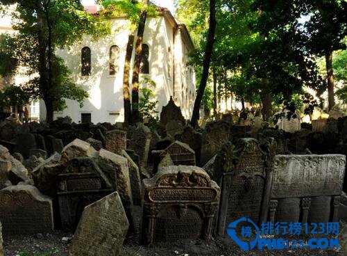 世界最恐怖的九大墓地 最阴冷的墓地尸横遍野