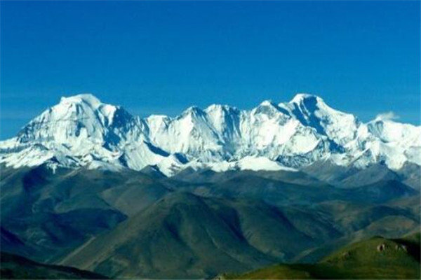世界十大最高的山峰 榜首珠穆朗玛峰高8844.43米,你知道哪几座
