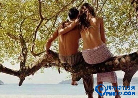 世界十大最奇葩的婚礼习俗 入洞房竟要老人在床下指导
