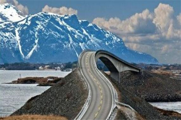 世界十大最危险道路 云驾路频发意外事件，第八位于活火山旁