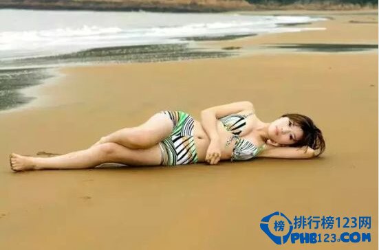 裸晒沙滩：世界上最盛产美女的沙滩海岸