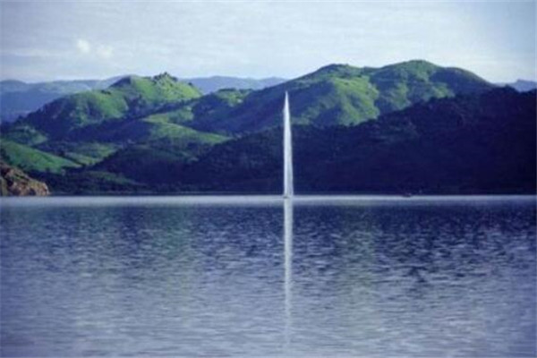 世界十大可怕的河 沸水河和开水没区别，第三有放射性物质