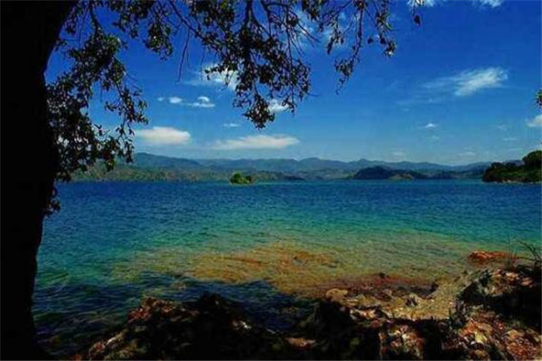 世界十大可怕的河 沸水河和开水没区别，第三有放射性物质