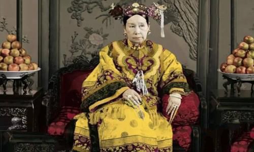慈禧年轻时照片复原 竟然是个大美女?
