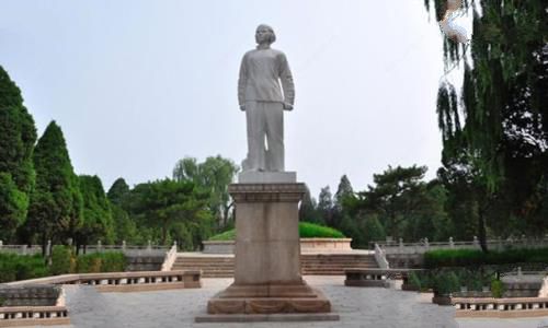 刘胡兰雕塑