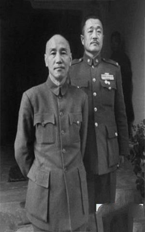 杜聿明(右)图片