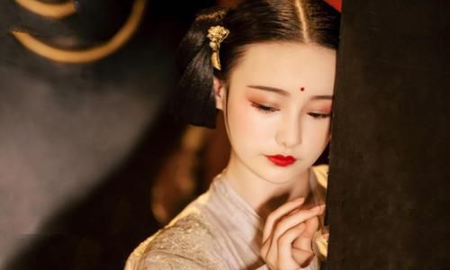 古代小妾孔雀开屏什么意思