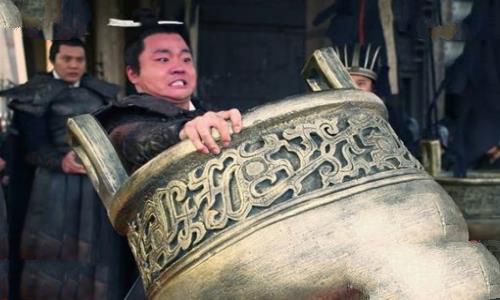秦武王举鼎伤在哪里?他为何要坚持举鼎? 秦武王举鼎伤在哪里?他为何要坚持举鼎?
