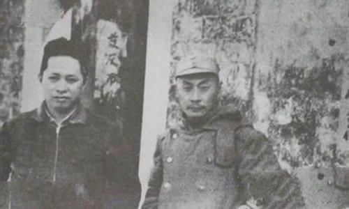 左边是叶挺,右边是陈毅