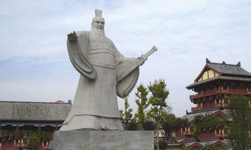 曹操的石像