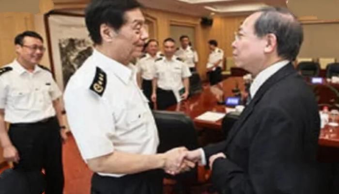 香港保安局长和警务处长谁大