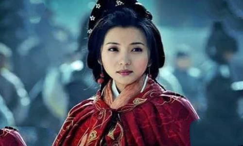 三国中关羽为什么会月下斩貂蝉