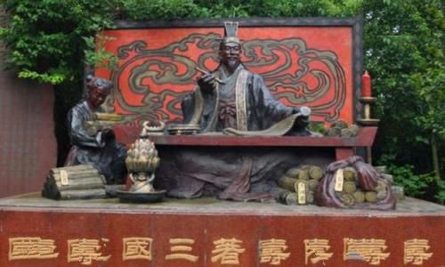 陈寿雕像