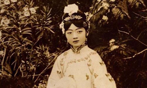 最后一位皇后婉容墓在哪里?