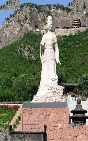 女娲雕像