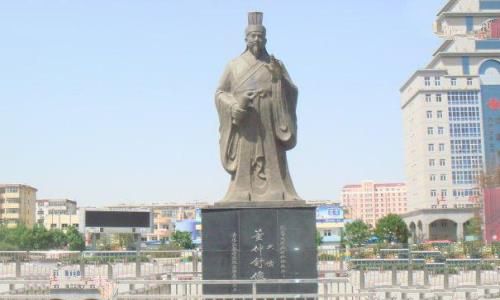 一代大儒董仲舒的雕塑.jpg