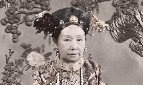 慈禧年轻时照片复原 竟然是个大美女?