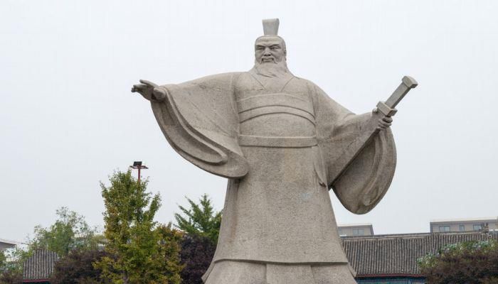 割须弃袍的主人公是谁