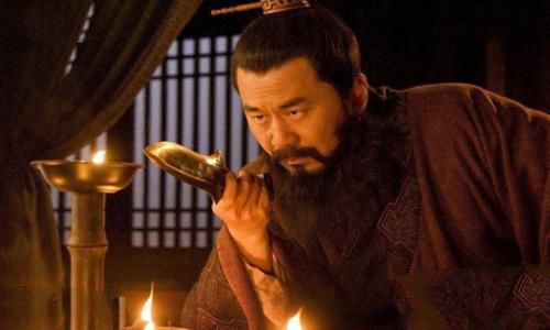 曹操刺杀董卓的故事是怎样的?