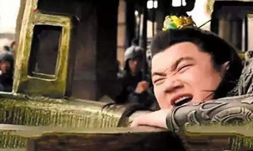 秦武王举鼎伤在哪里?他为何要坚持举鼎? 秦武王举鼎伤在哪里?他为何要坚持举鼎?
