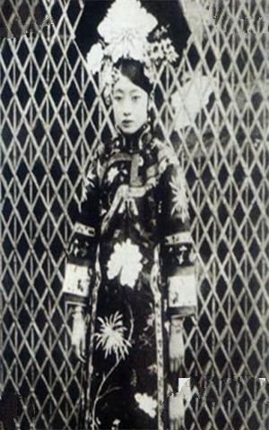 婉容漂亮吗 婉容是不是断了一只手