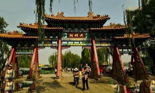 大明湖畔在哪