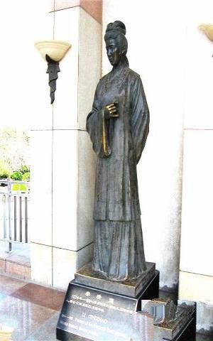 李清照塑像