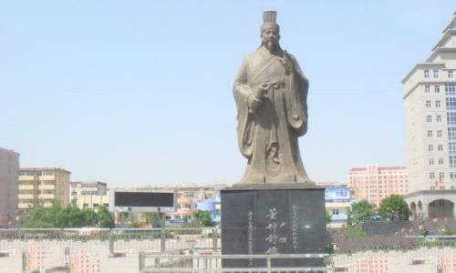 董仲舒雕像
