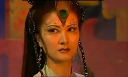 孔雀大明王是男是女：以女相为主（被如来称为佛母）