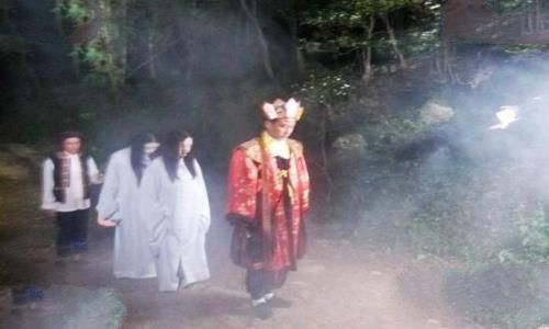 湘西赶尸之谜 湘西赶尸源自魔神蚩尤（人为背尸）