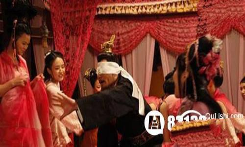 皇帝在挑选妃子