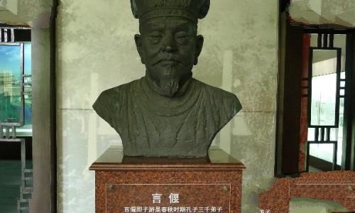 言偃塑像